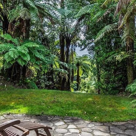 Treetops Lodge & Estate