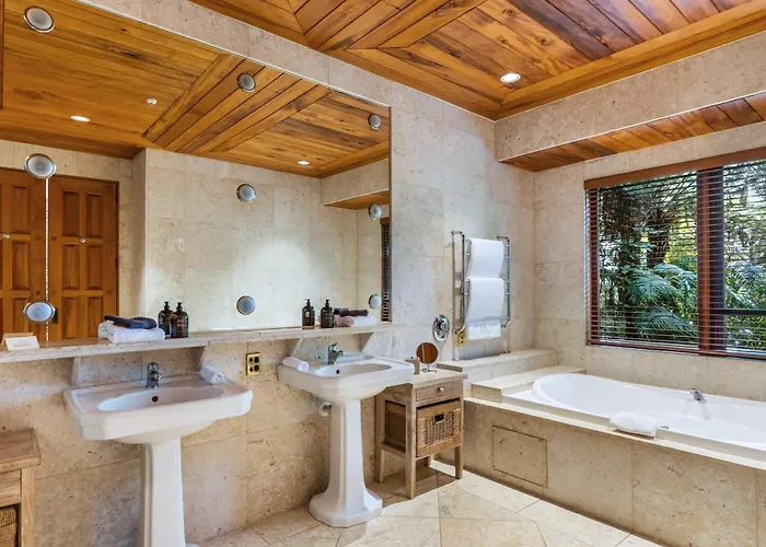 Treetops & Estate 5*